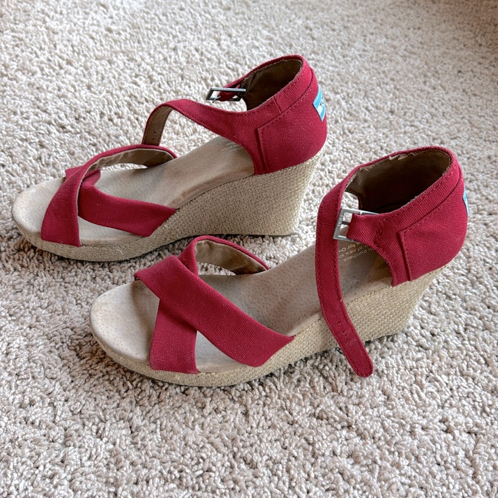 Toms Red Cork Wedge Sandals Size 9.5